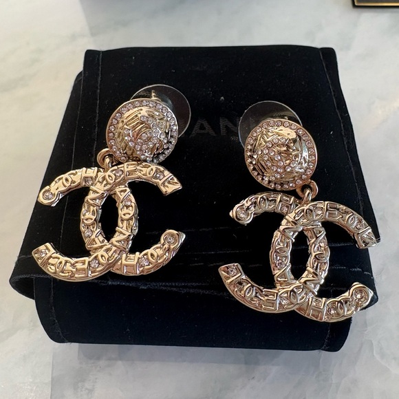 Brand New Chanel CC Earrings Full Inclusion AUTHENTIC. - Picture 3 of 6